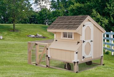 Beige 4x4 Quaker Tractor Coop with run