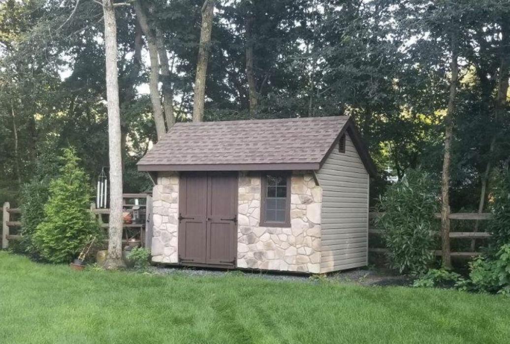 Historic Quaker Roof Stone Cottage