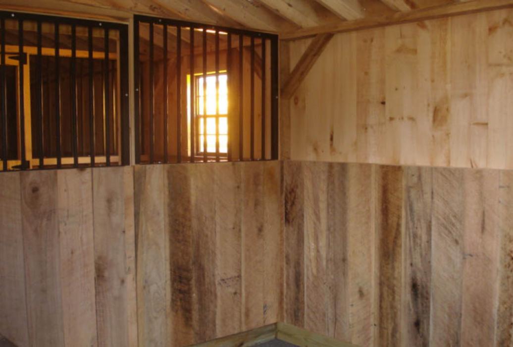 Board and batten Horse barn - 19