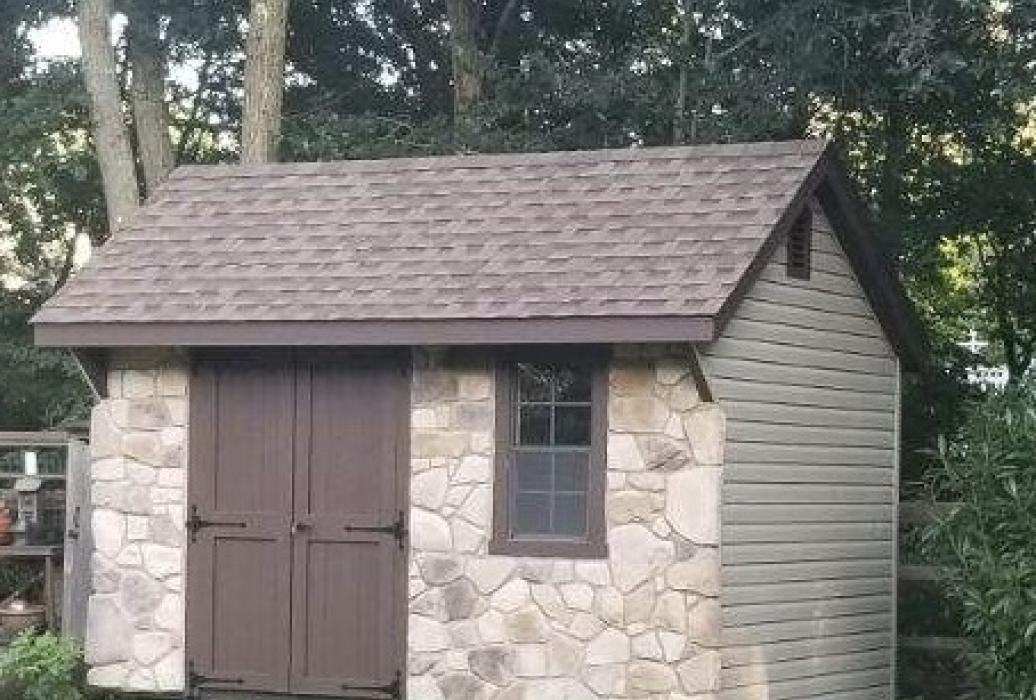 Historic Quaker Roof Stone Cottage