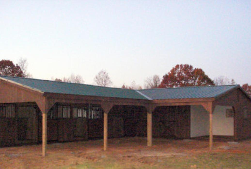 Stall Barn with Overhang Stall Barn with Overhang