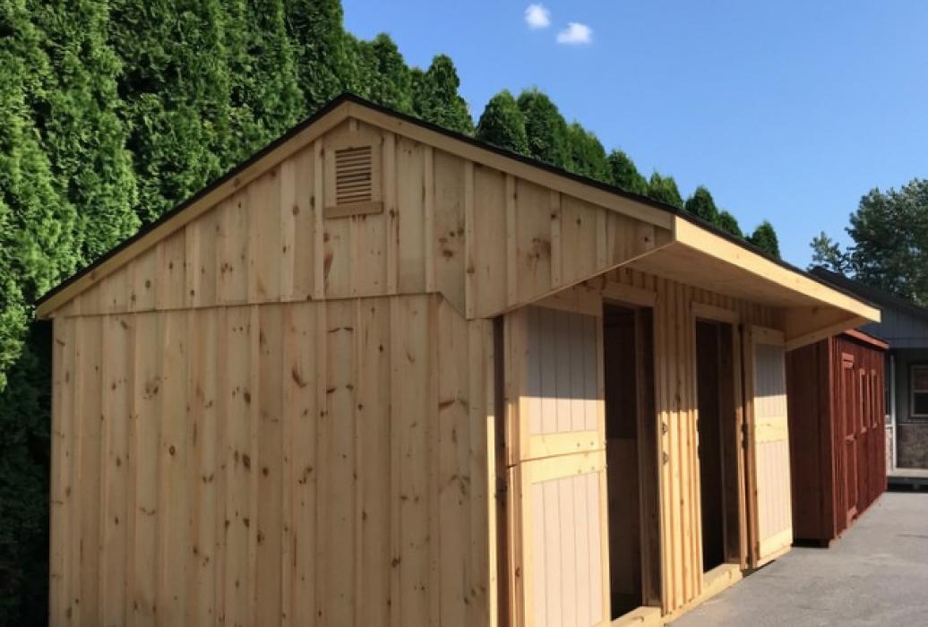 Horse barn with 3' overhang