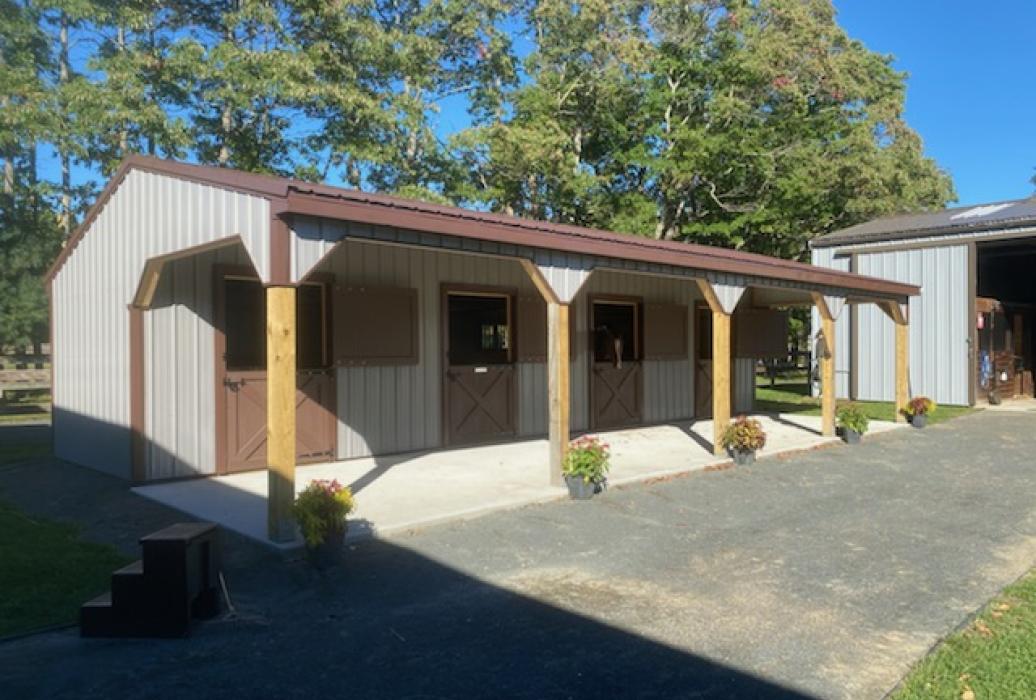 10x40 Shed row barn 10x40 Shed row barn with 10' overhang