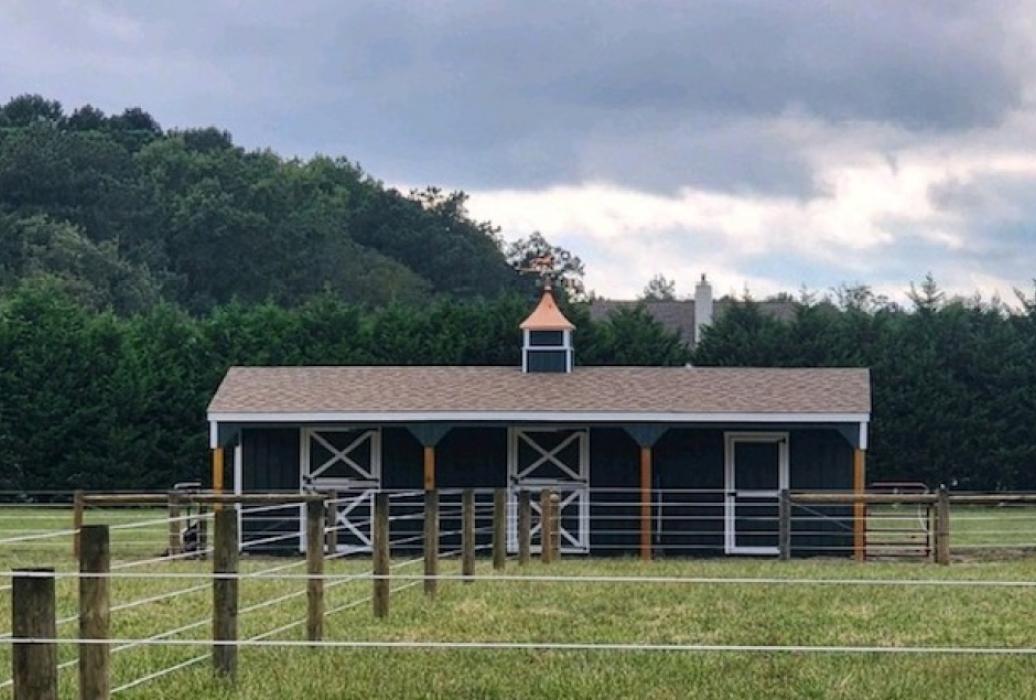 horse barn with overhang 8619 -1