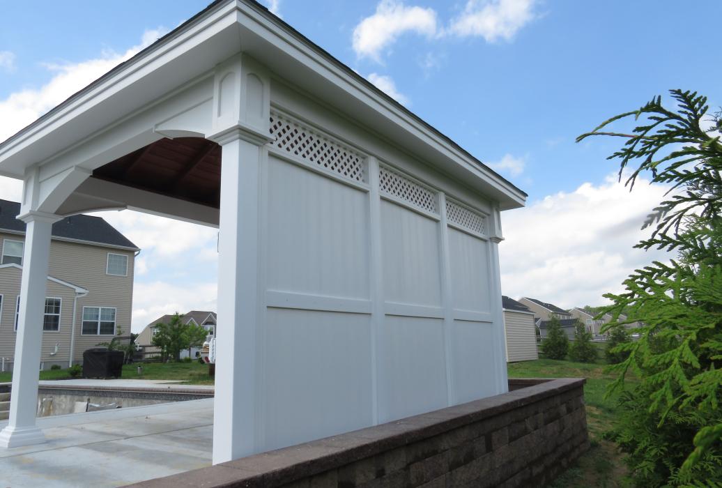 10x14 Manor w/ Vinyl Privacy Wall