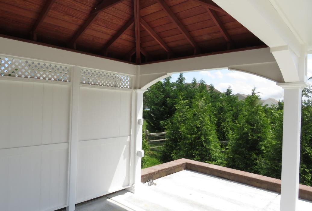 10x14 Manor w/ Vinyl Privacy Wall Interior