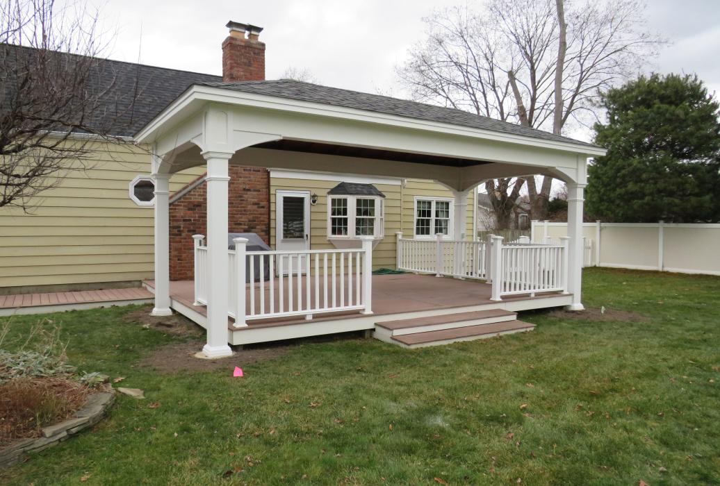 10x20 Manor w/(4)8in Posts Over Deck