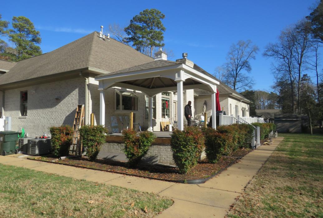 14x14 Manor w/ Cupola