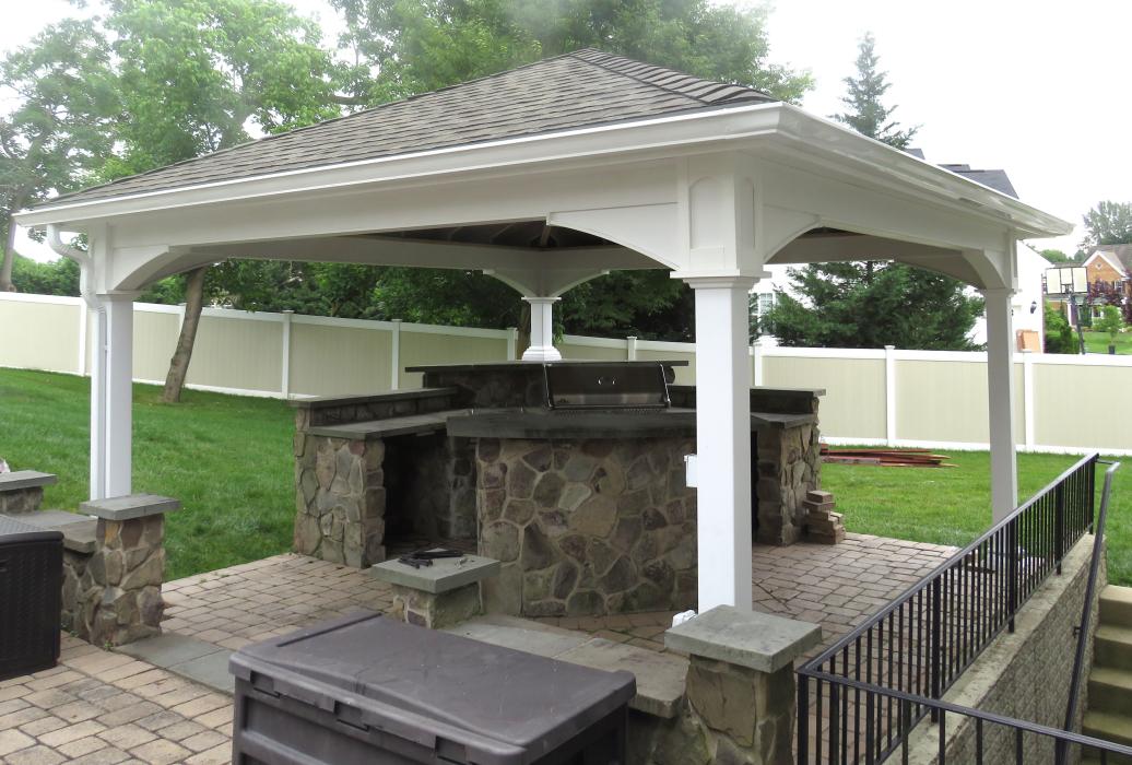 16x16 Manor w6in Posts Gutters and Kitchen