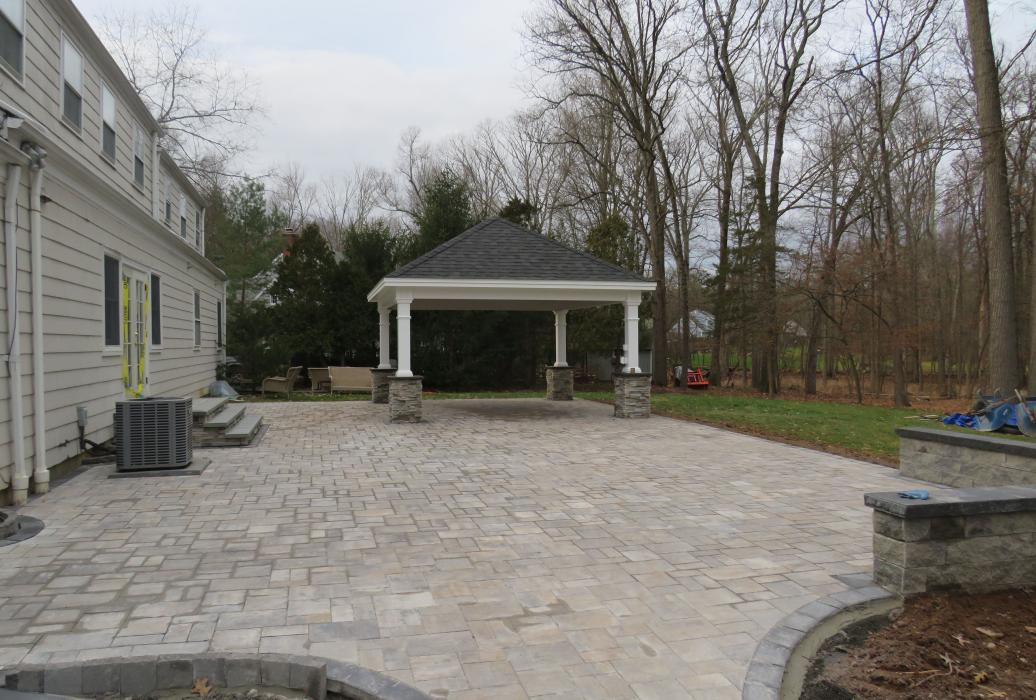 20x20 Newport w Stone Pillars