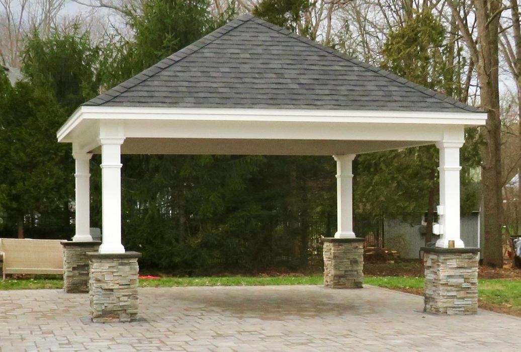 20x20 Newport w Stone Pillars 2